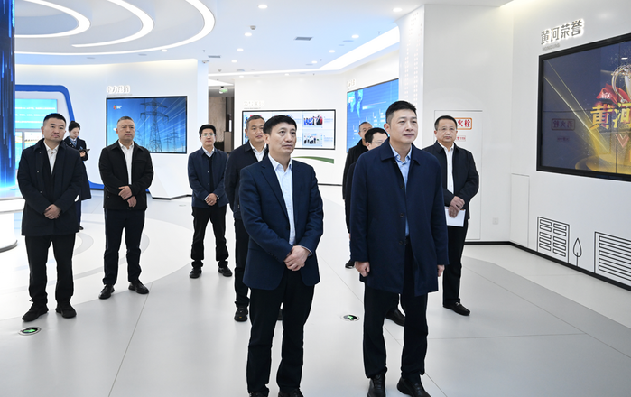 王琪与黄河公司党委书记、董事长姚小彦谈判