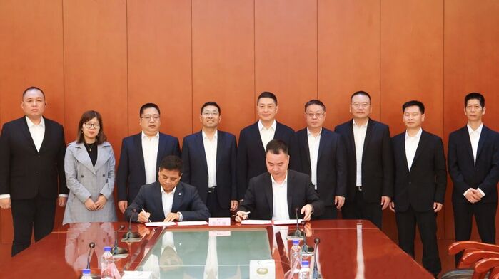 水电三局与西部水泥签署战略相助协议